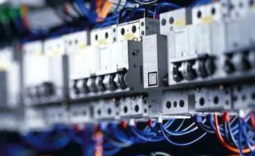 Aparataj modular montat pe șină DIN într-un tablou electric